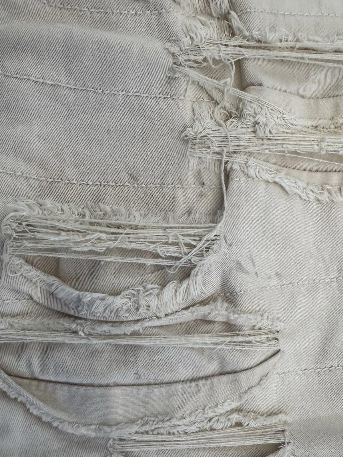 Taker Jeans Destroyed Frayed Front and Back Cream Color Size 30x38