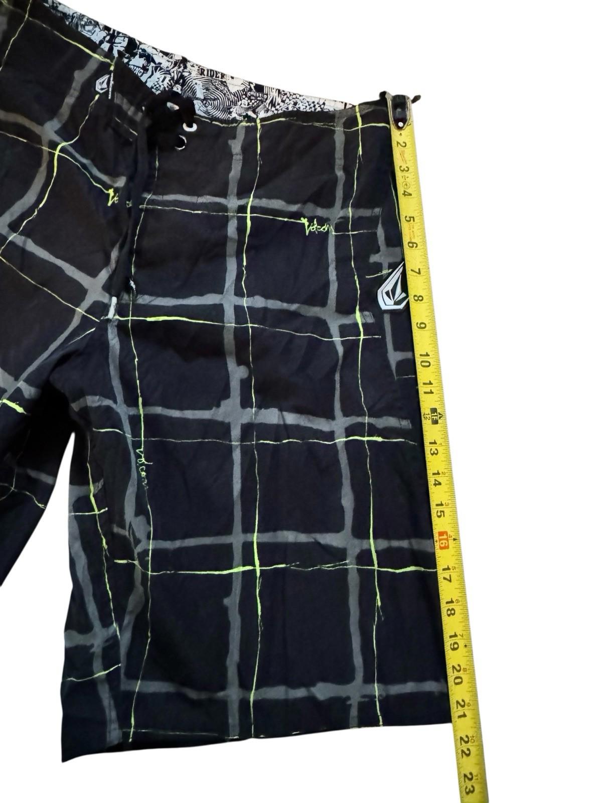 Volcom Size 32 Men's Board Shorts Bathing Suit