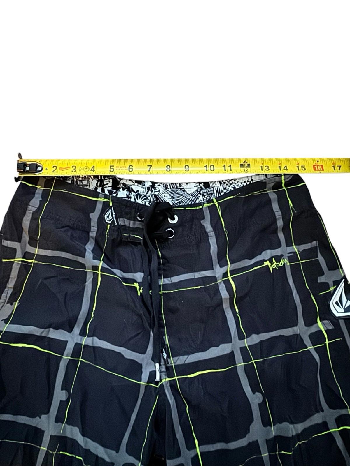 Volcom Size 32 Men's Board Shorts Bathing Suit